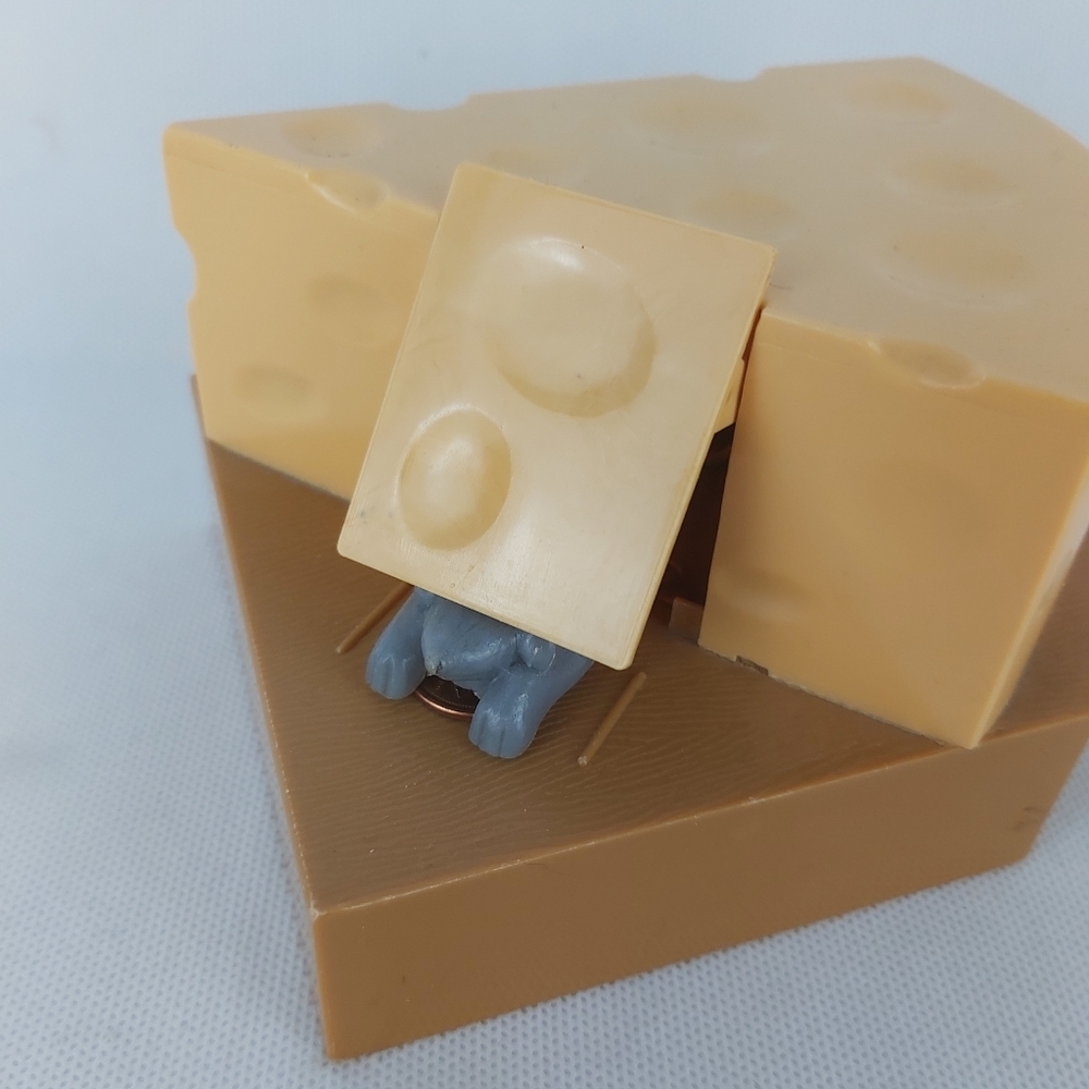 𝅺Vintage mecanical crank piggy bank mouse in a cheese